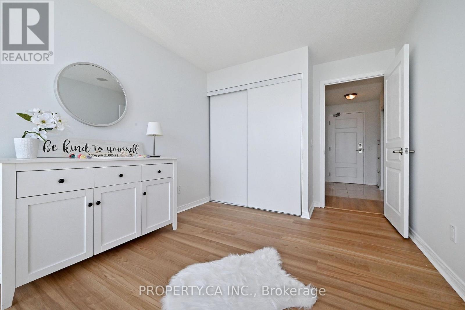 1013 - 310 Red Maple Road Property Photo 15