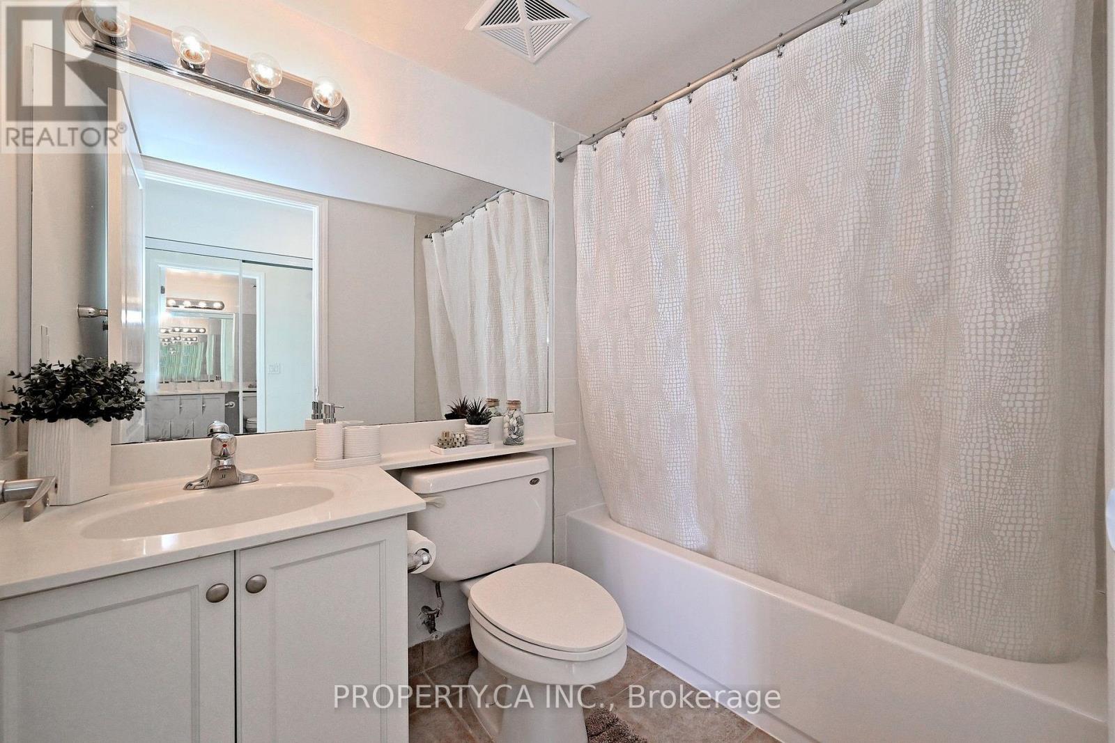 1013 - 310 Red Maple Road Property Photo 16