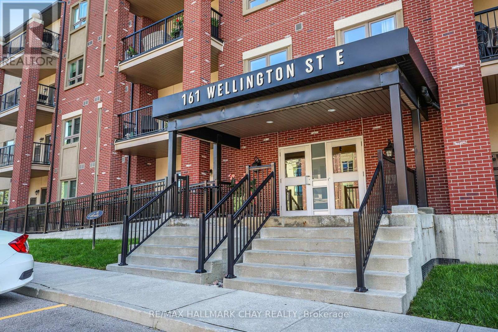 210 - 161 WELLINGTON STREET E