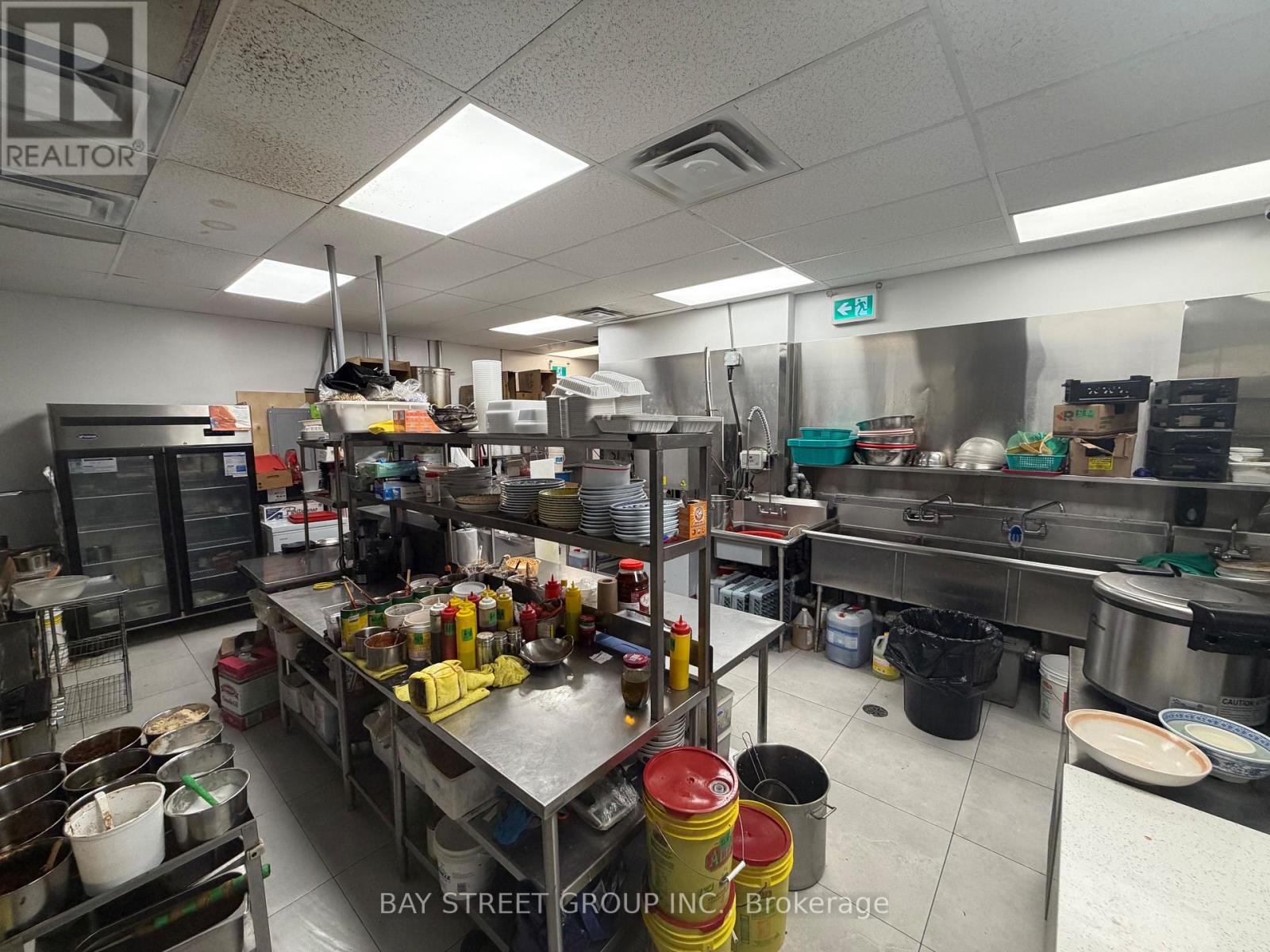 2 - 16055 Bayview Avenue Property Photo 7