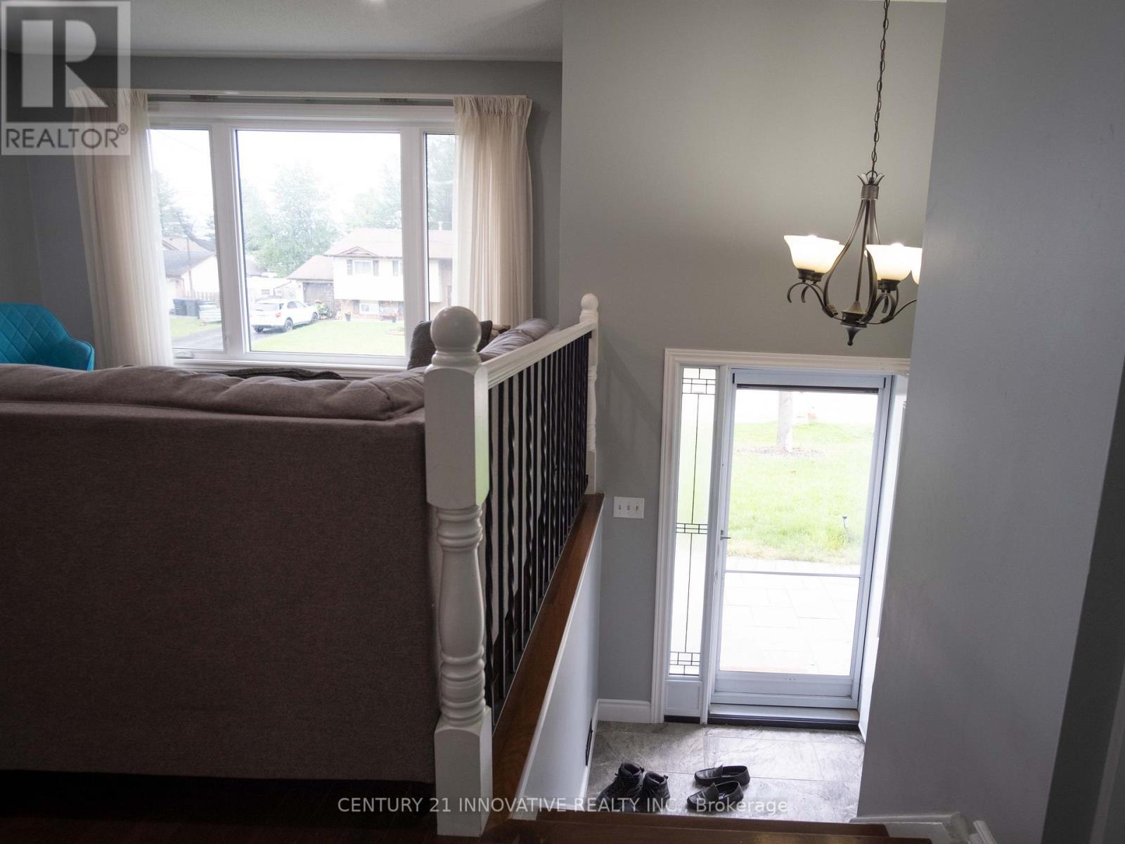 7 Pridham Crescent Property Photo 2
