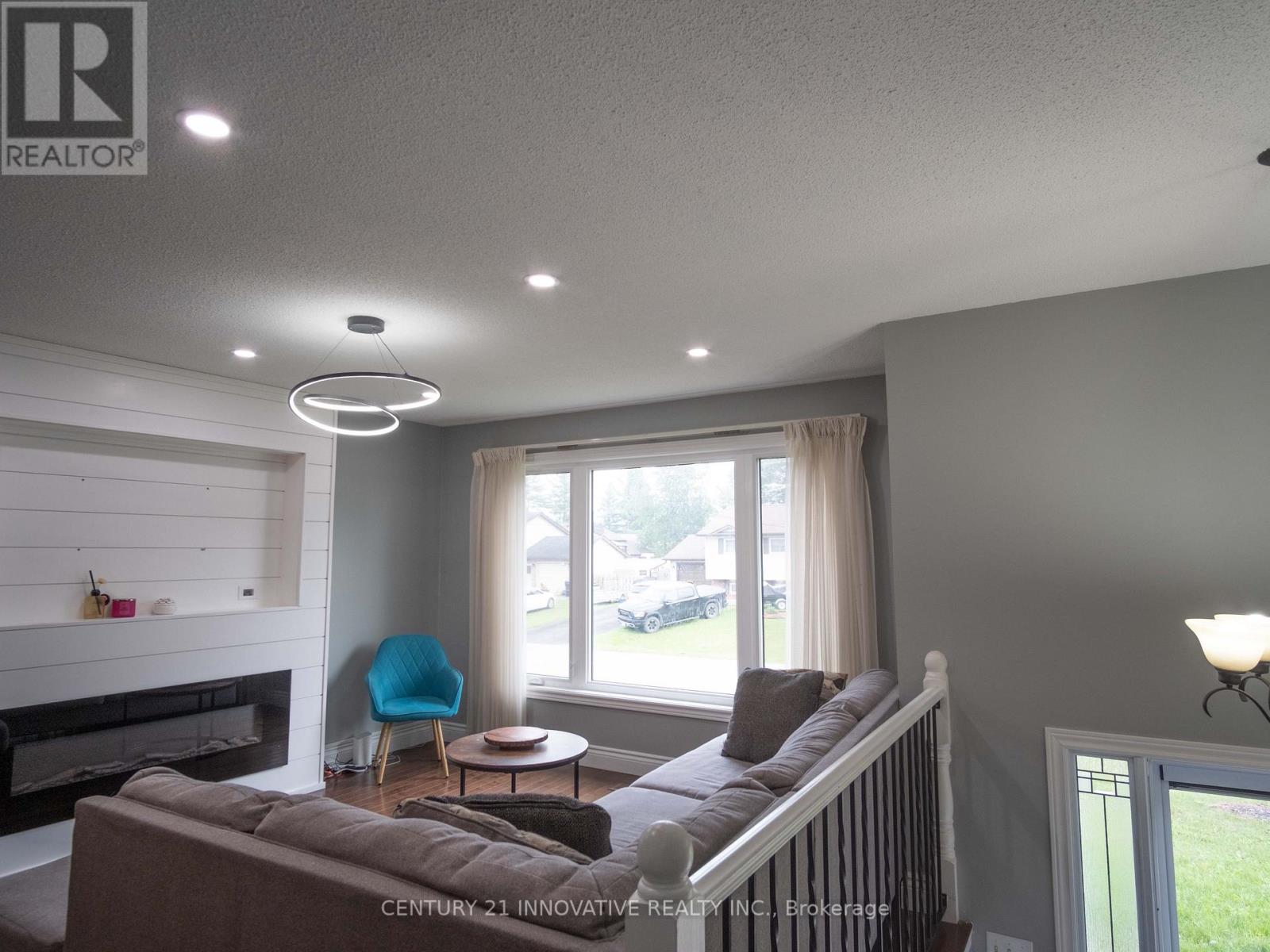 7 Pridham Crescent Property Photo 3