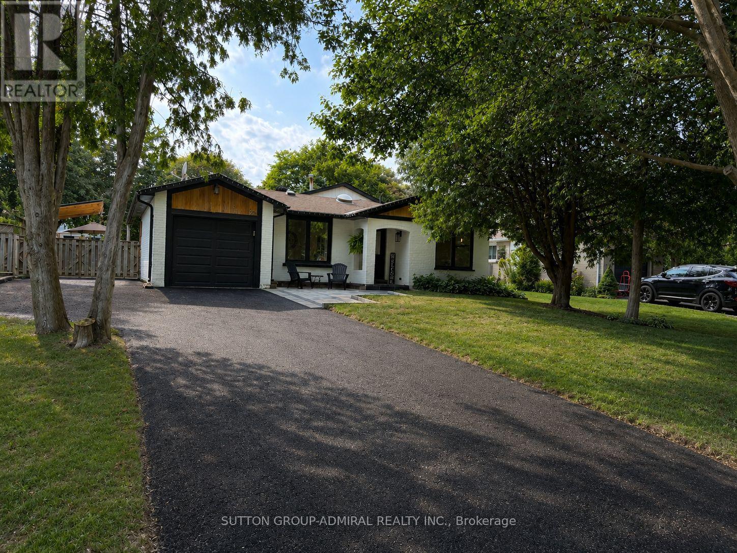 214 Centre Street N Property Photo 2