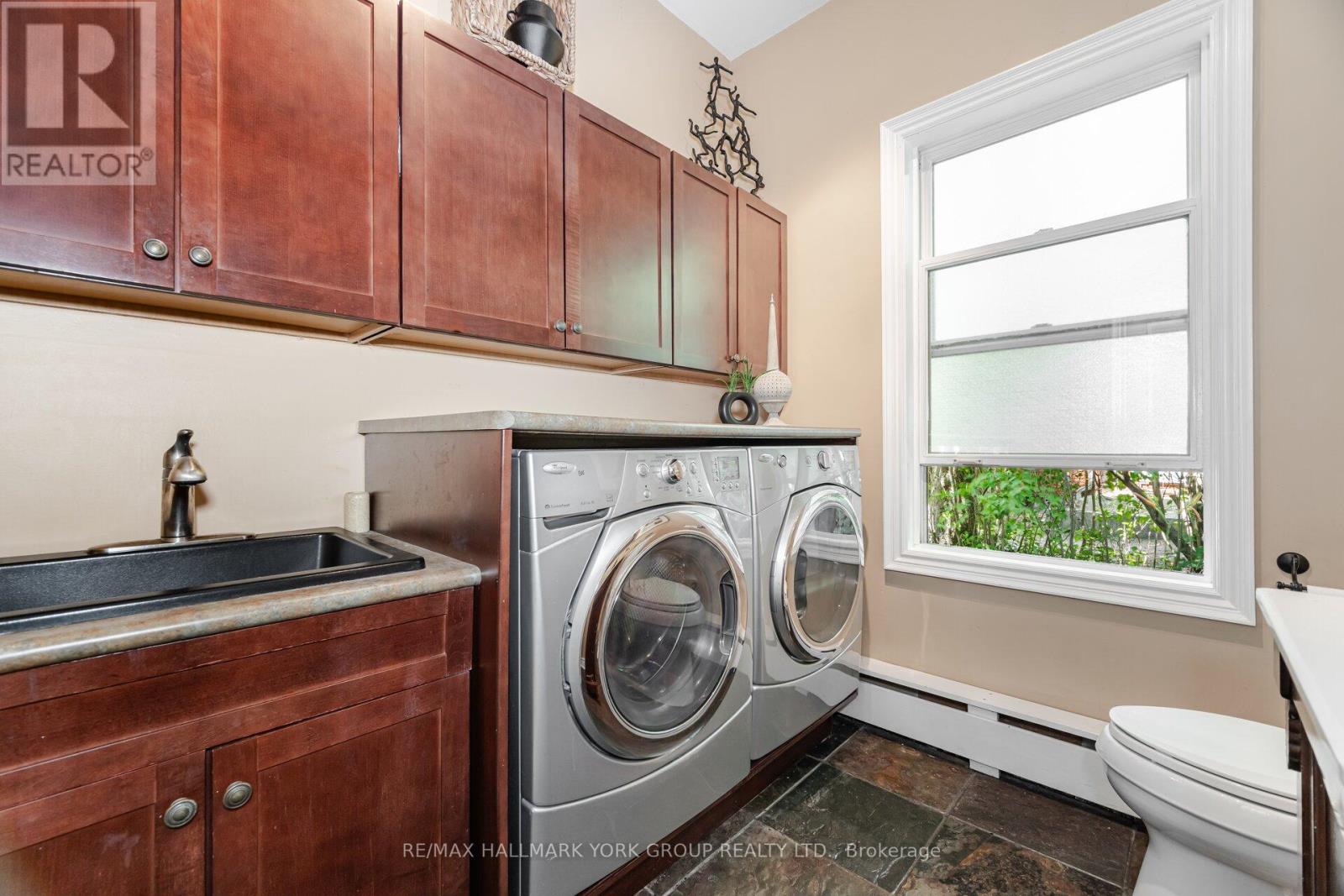 390 Main Street Property Photo 17