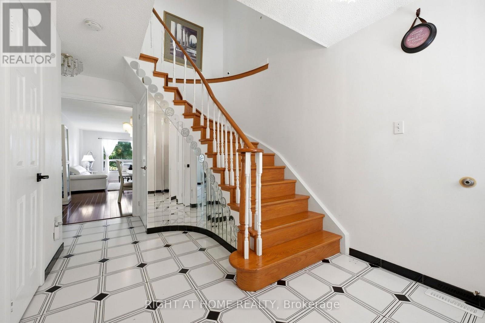 87 William Honey Crescent Property Photo 3