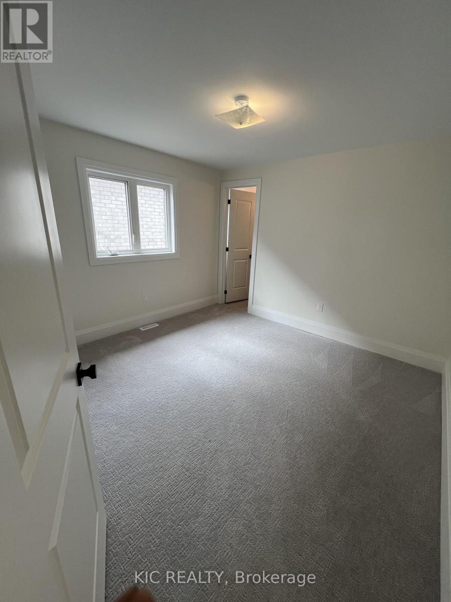 93 Baycroft Boulevard Property Photo 32