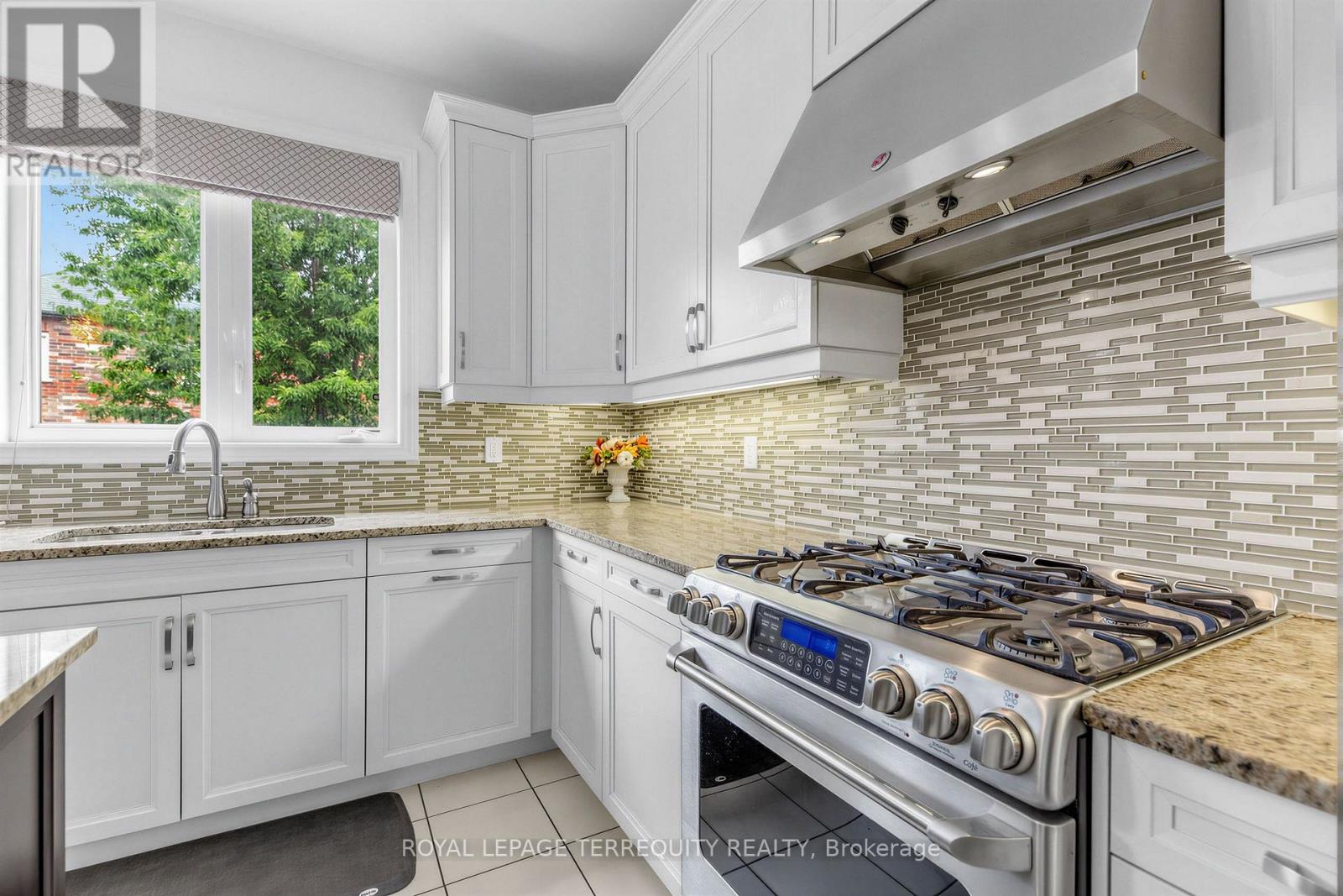 44 Headwind Boulevard Property Photo 12