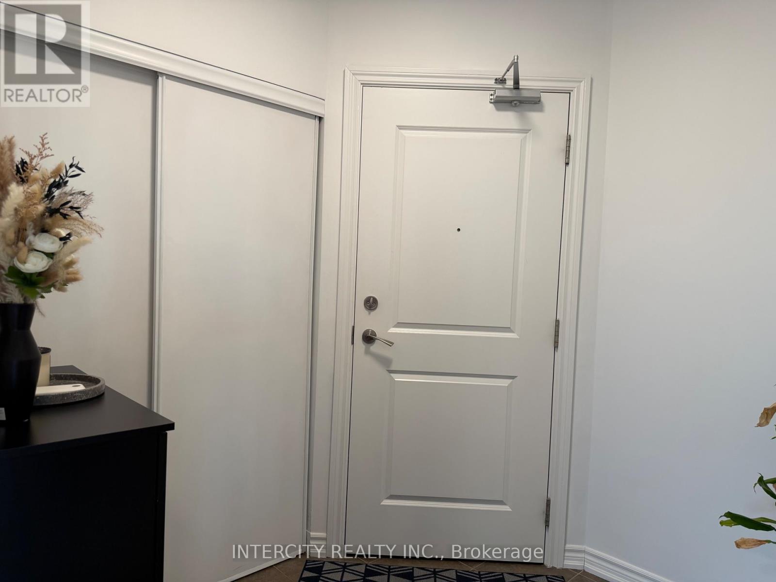 802 - 7730 Kipling Avenue Property Photo 9