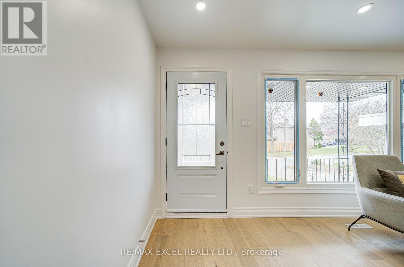 8 Simsbury Court Property Photo 3