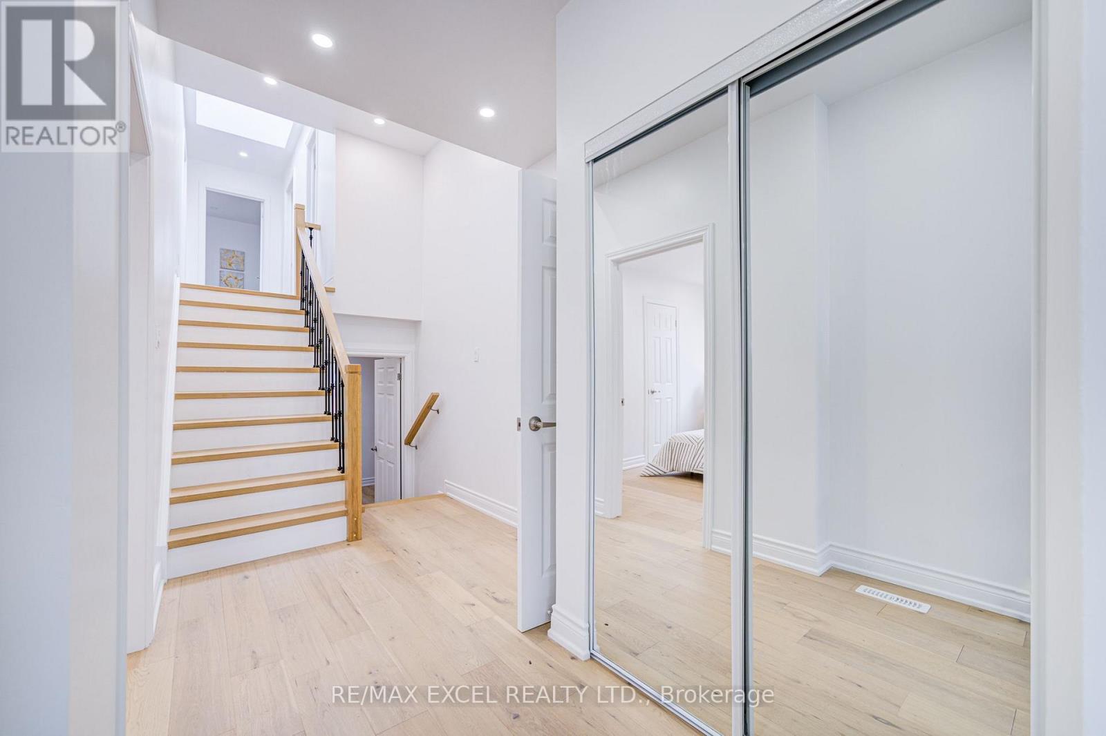 8 Simsbury Court Property Photo 7