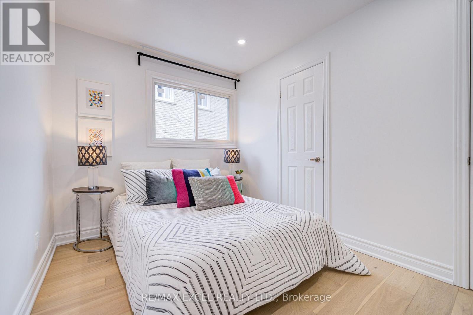 8 Simsbury Court Property Photo 8