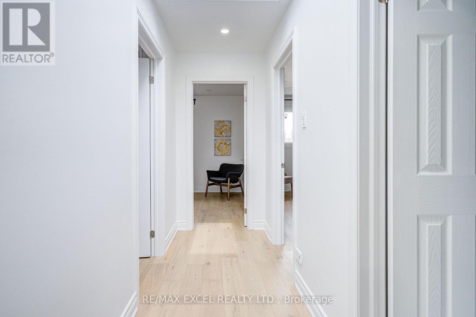 8 Simsbury Court Property Photo 15