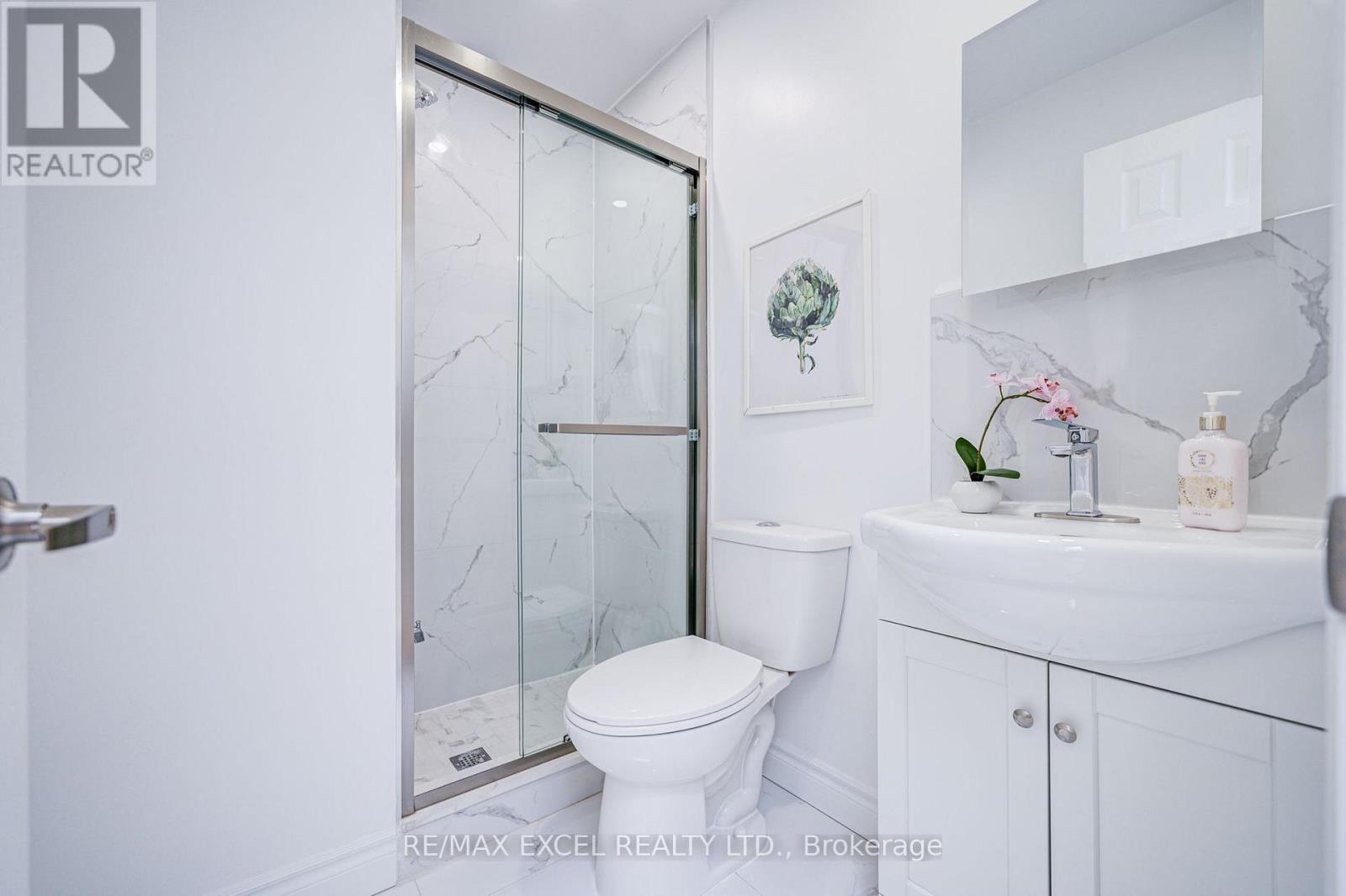 8 Simsbury Court Property Photo 16
