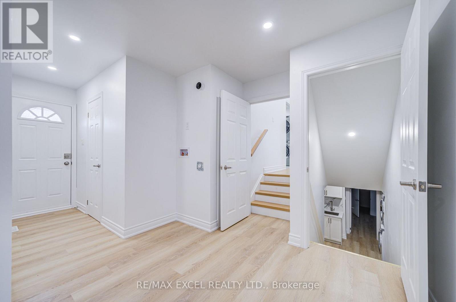 8 Simsbury Court Property Photo 24