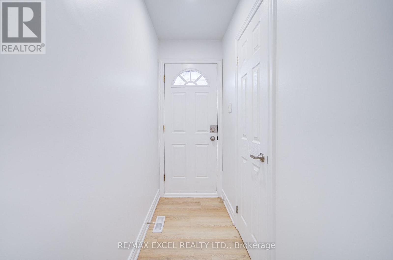 8 Simsbury Court Property Photo 25