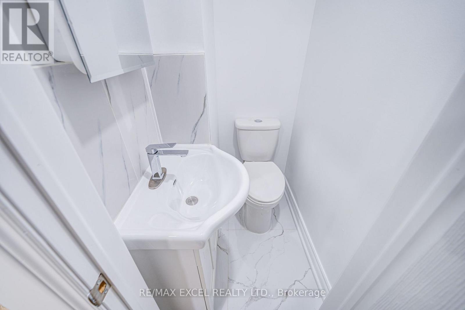 8 Simsbury Court Property Photo 33