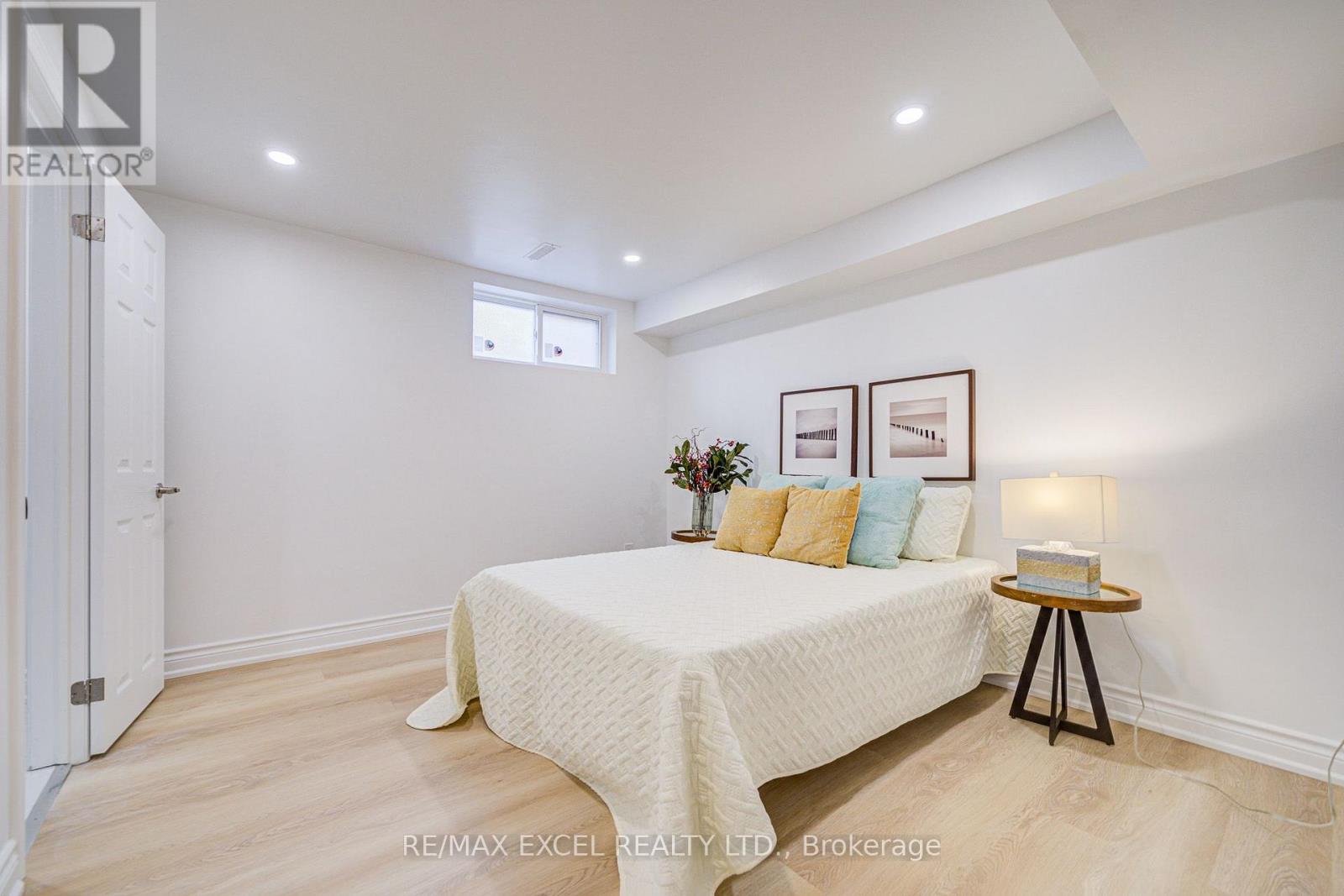 8 Simsbury Court Property Photo 40