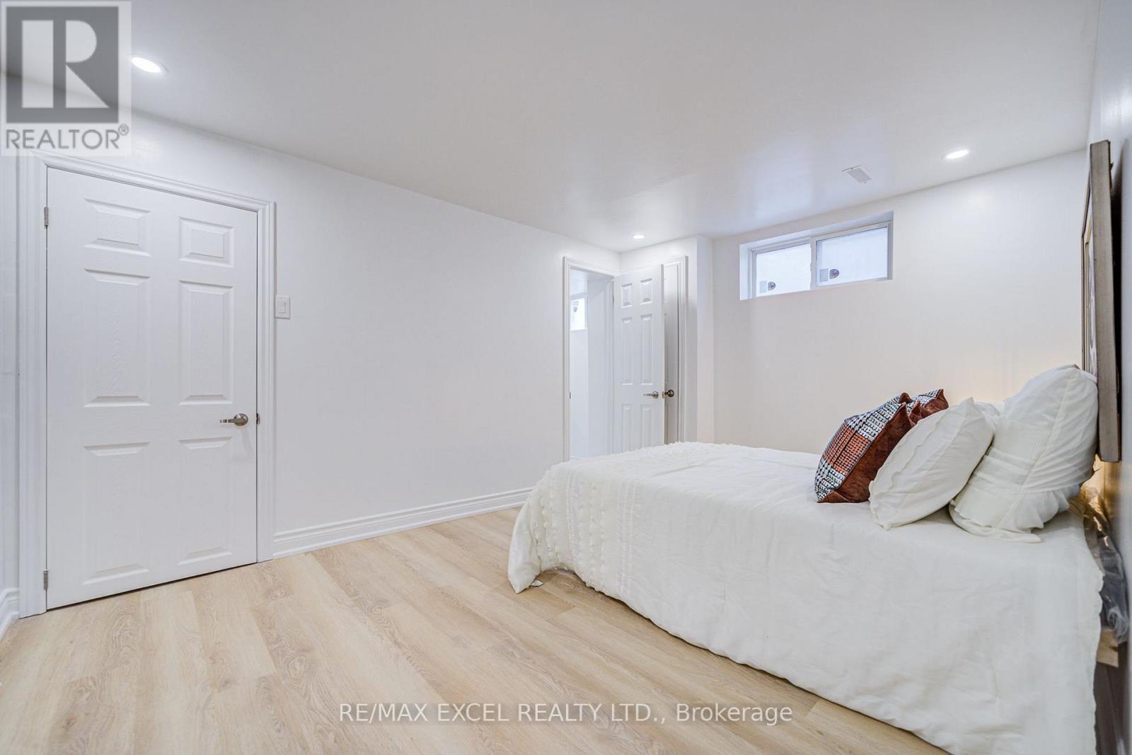 8 Simsbury Court Property Photo 44