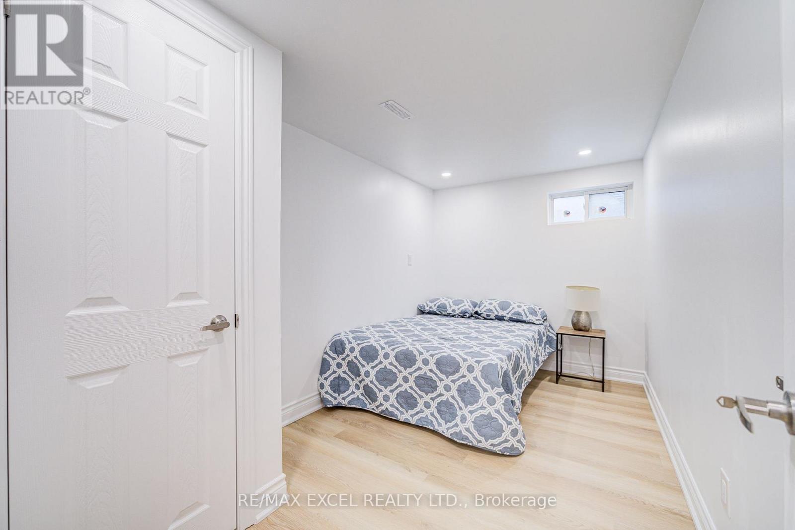 8 Simsbury Court Property Photo 48