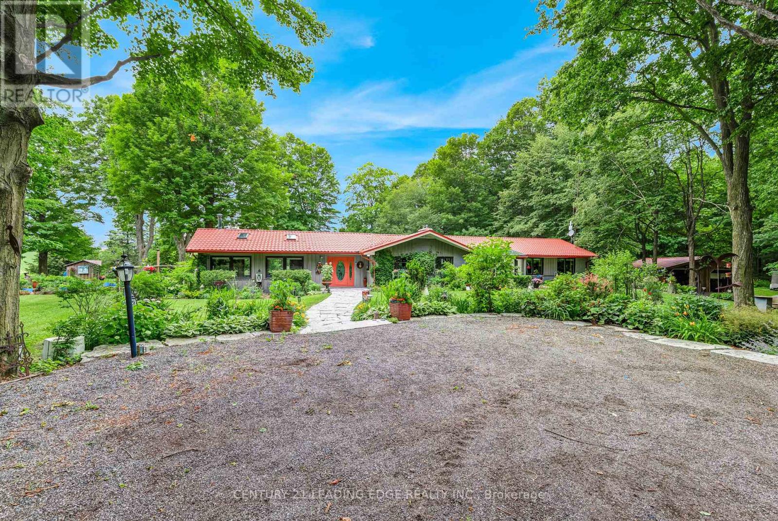 17962 9th Line Property Photo 1