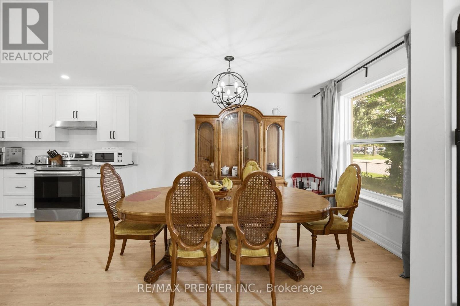 115 William Roe Boulevard Property Photo 3