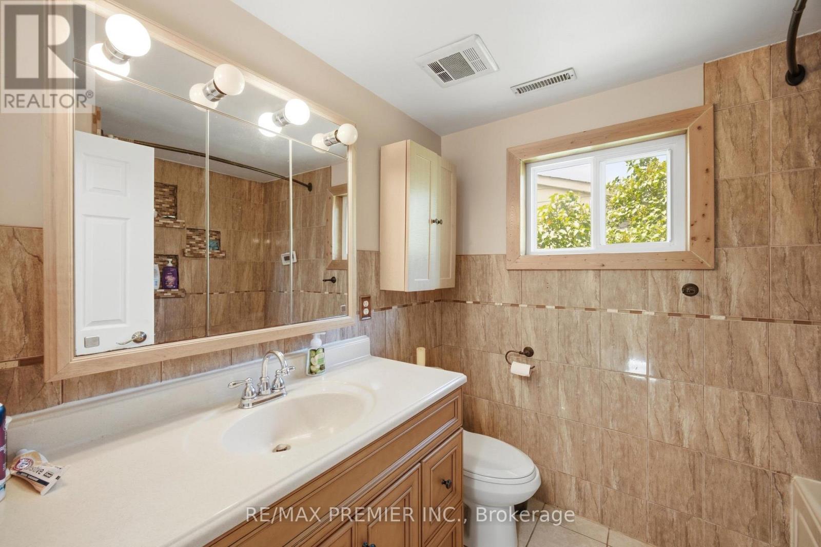 115 William Roe Boulevard Property Photo 11