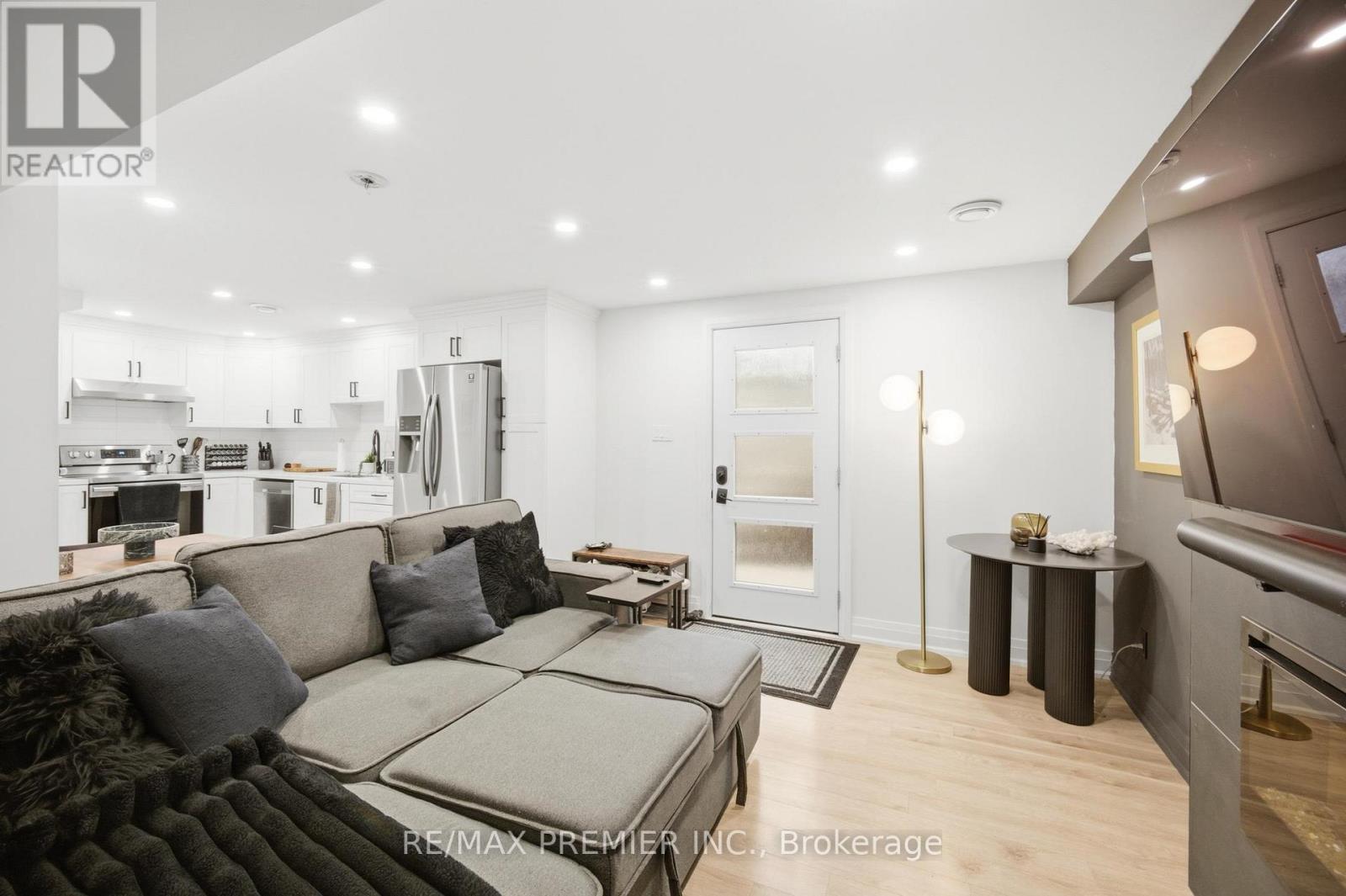 115 William Roe Boulevard Property Photo 15