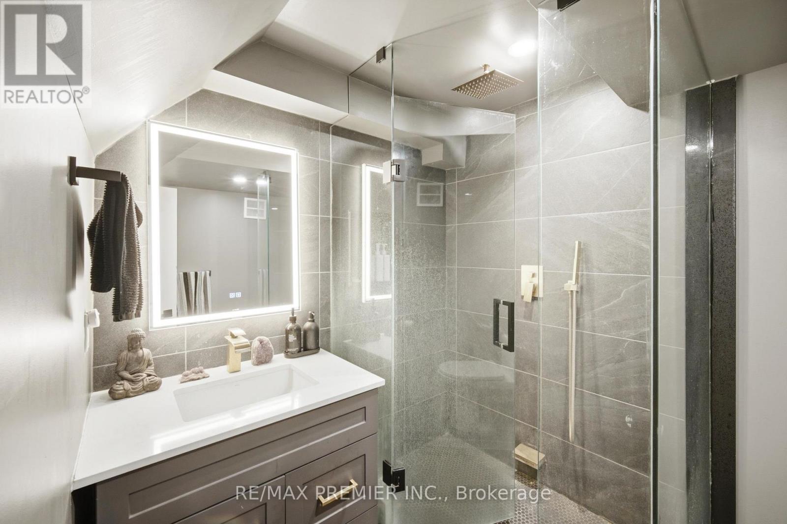 115 William Roe Boulevard Property Photo 20