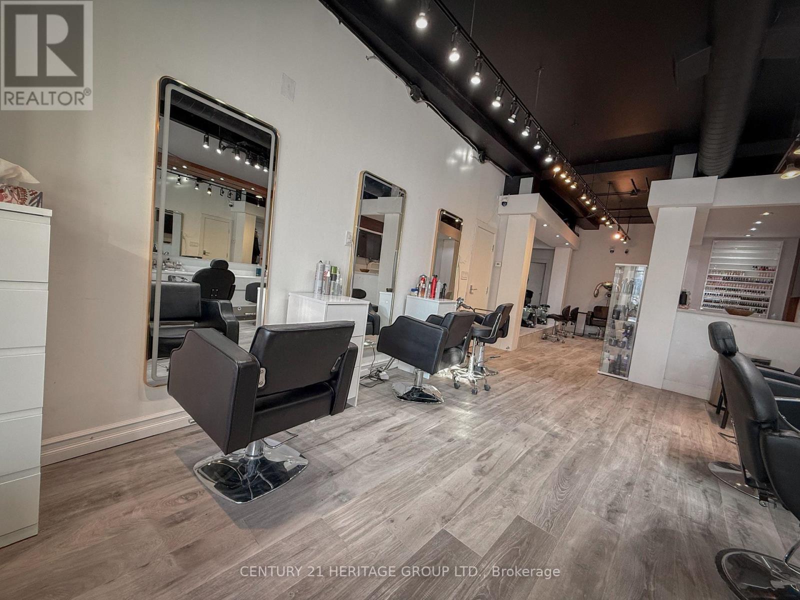 9 - 8910 Yonge Street Property Photo 4