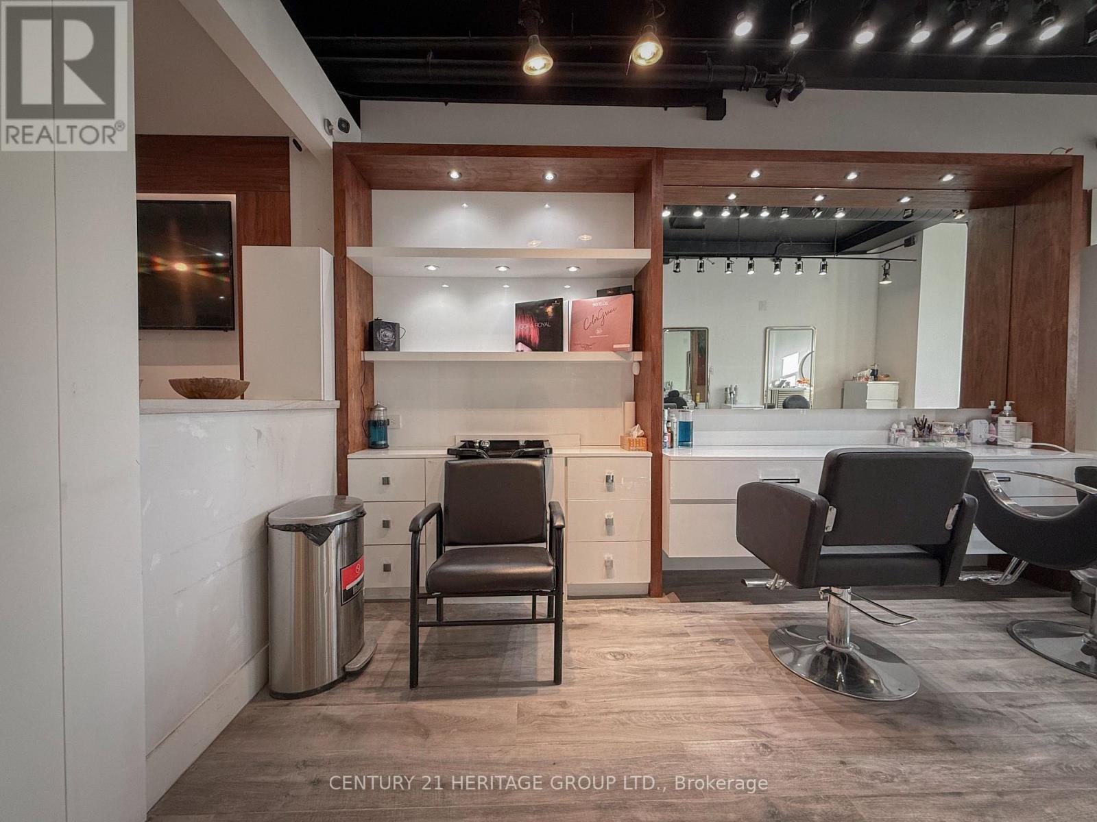 9 - 8910 Yonge Street Property Photo 6