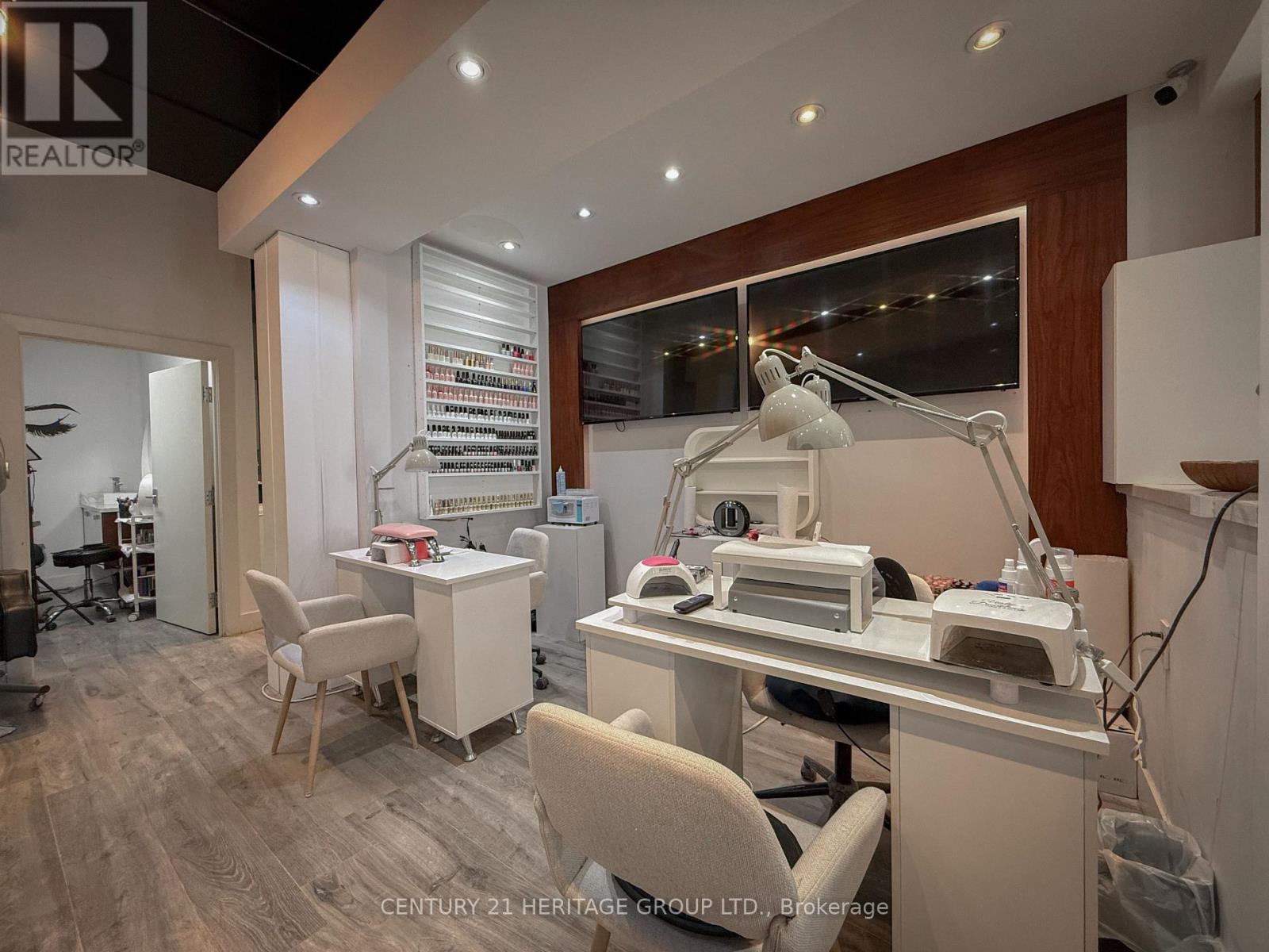9 - 8910 Yonge Street Property Photo 8