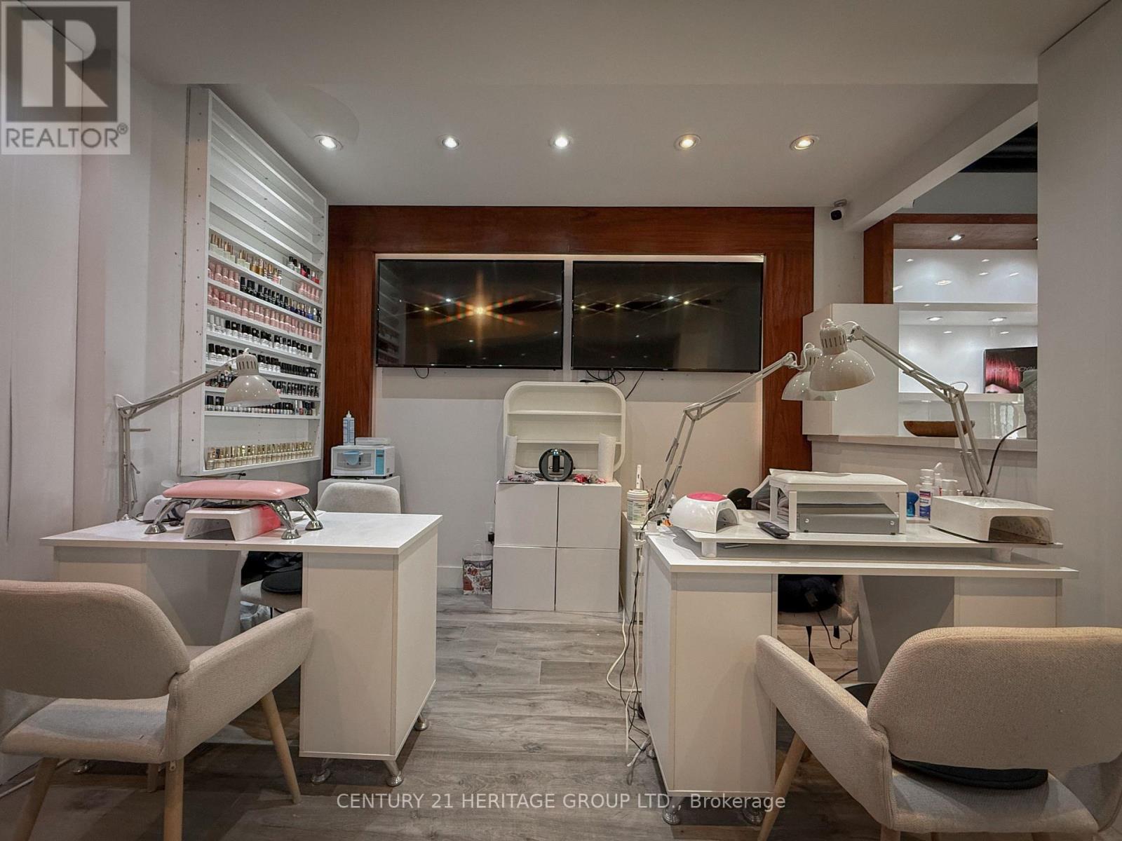 9 - 8910 Yonge Street Property Photo 9