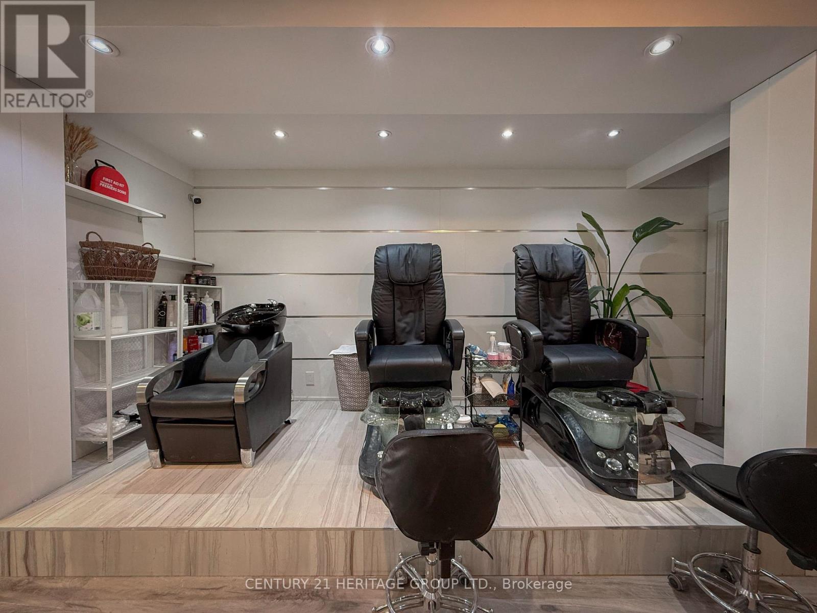 9 - 8910 Yonge Street Property Photo 12