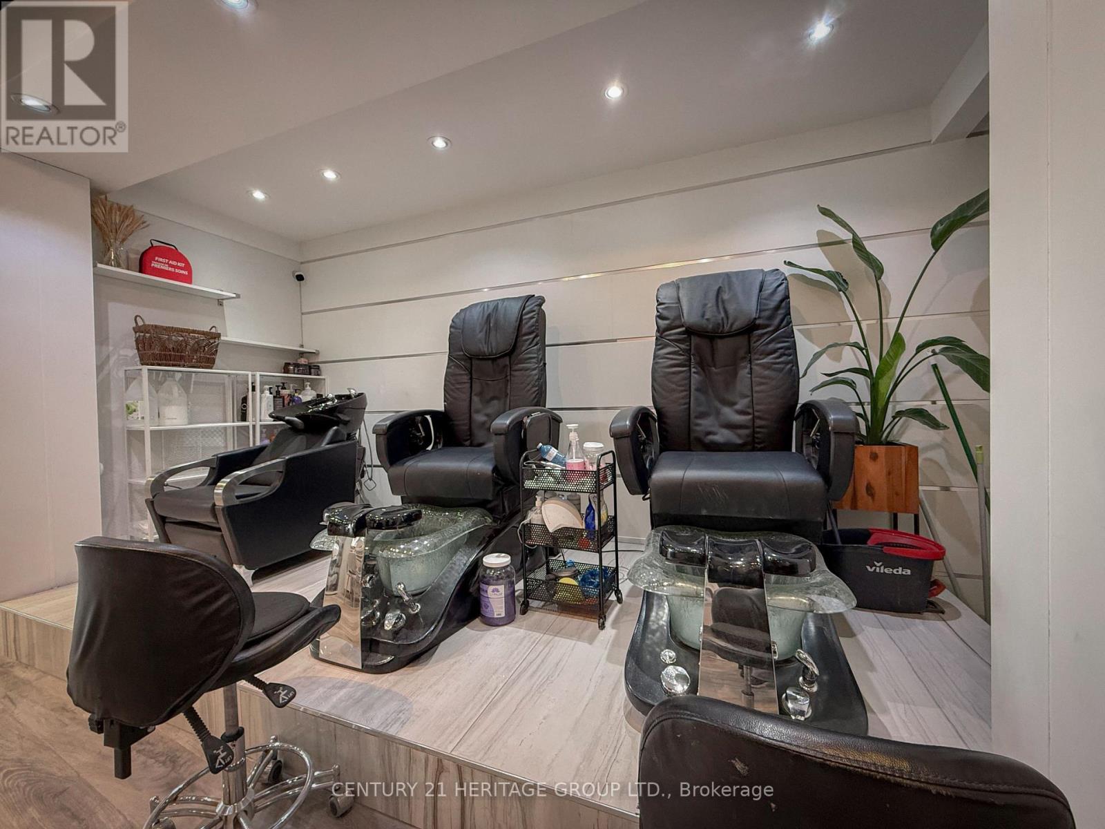 9 - 8910 Yonge Street Property Photo 13