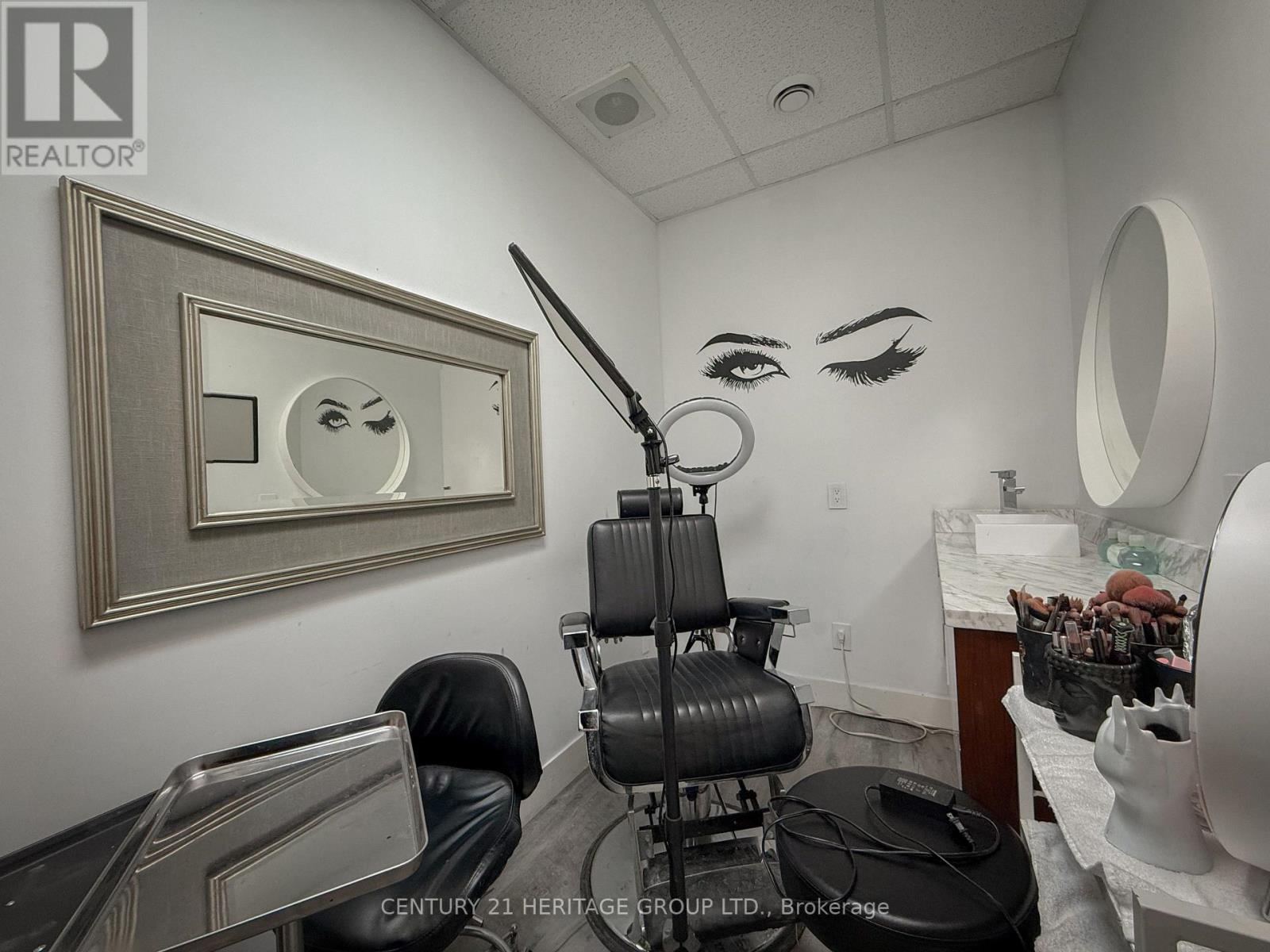 9 - 8910 Yonge Street Property Photo 16