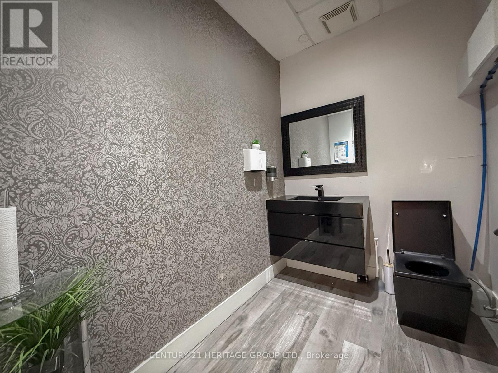 9 - 8910 Yonge Street Property Photo 17