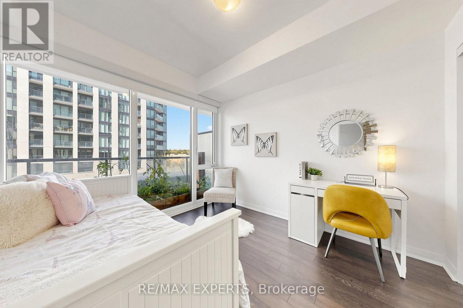 302 - 99 Eagle Rock Way Property Photo 16