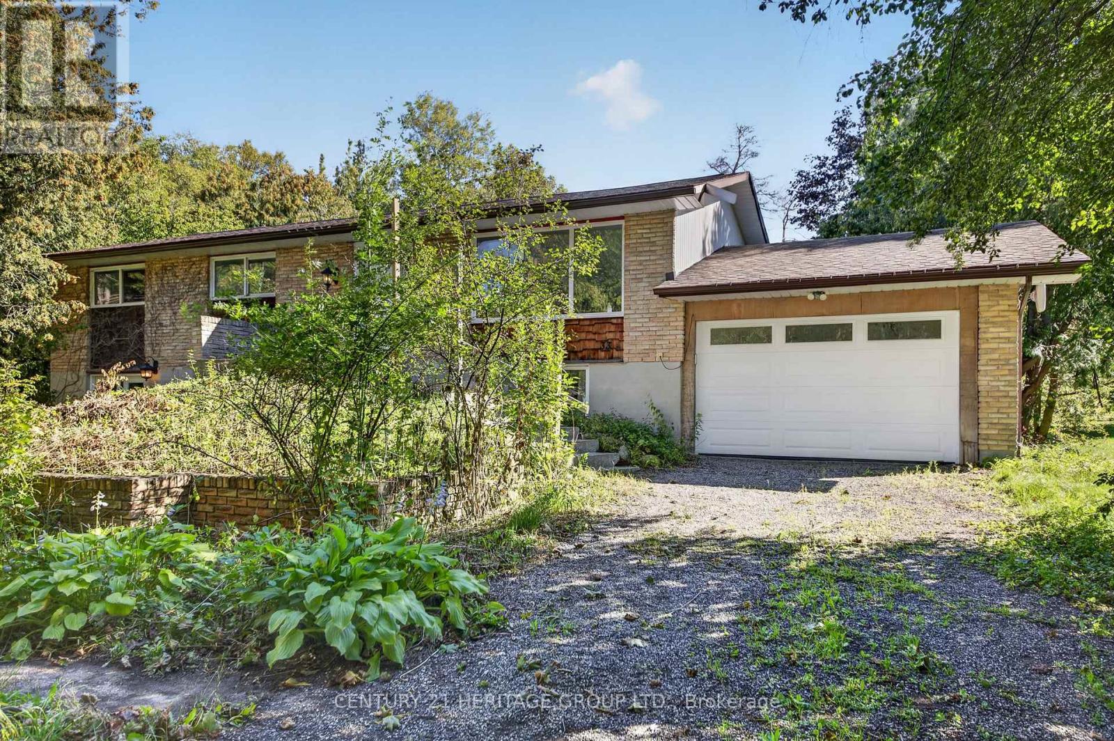 33 MINONEN ROAD Property Photo 1
