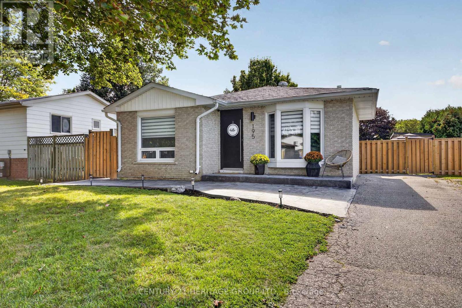 195 MACKENZIE STREET Property Photo 1