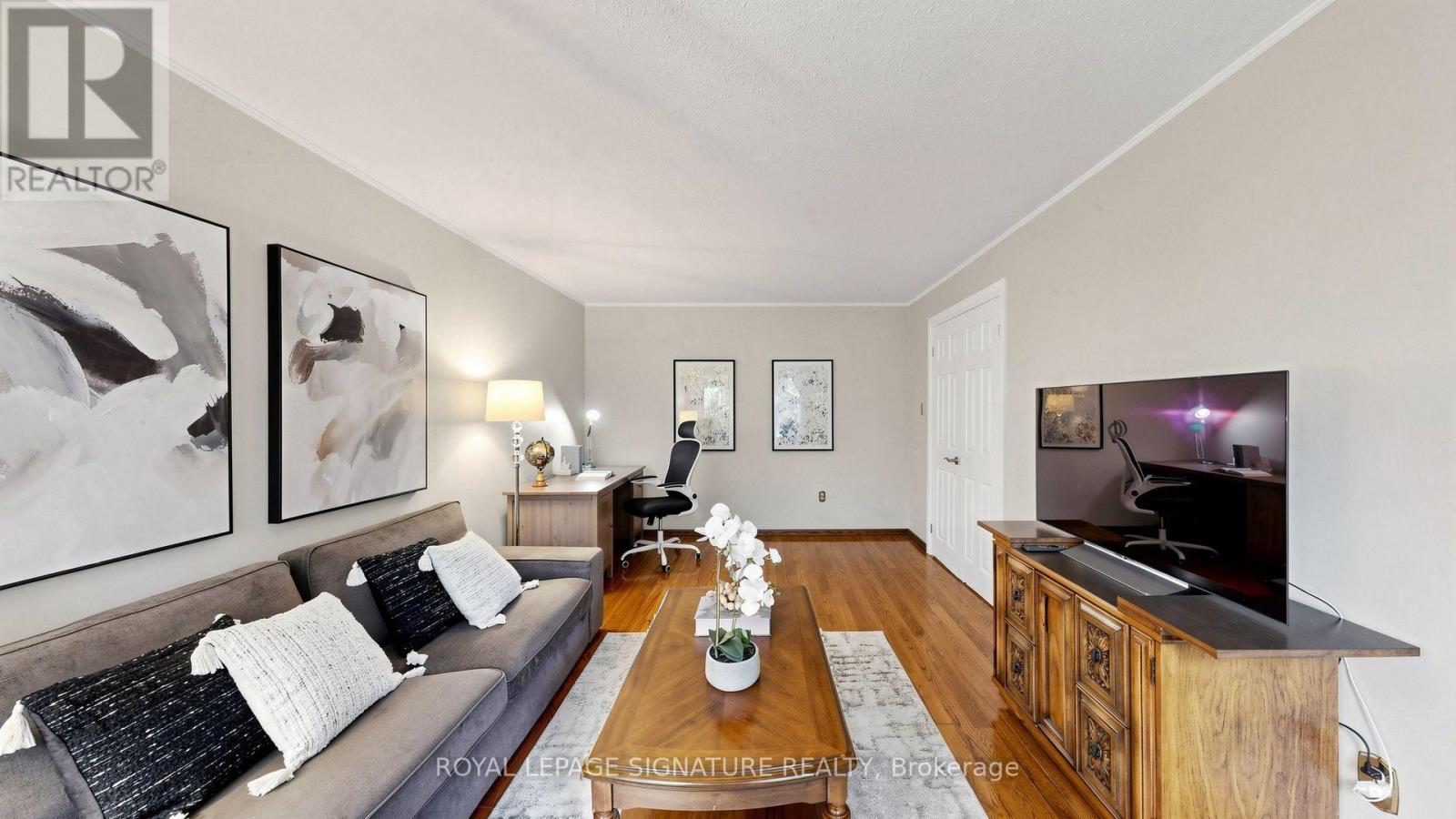 16 Meyer Circle Property Photo 3