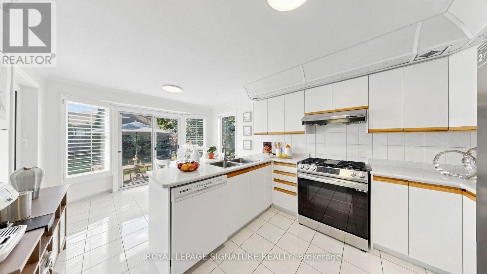 16 Meyer Circle Property Photo 6