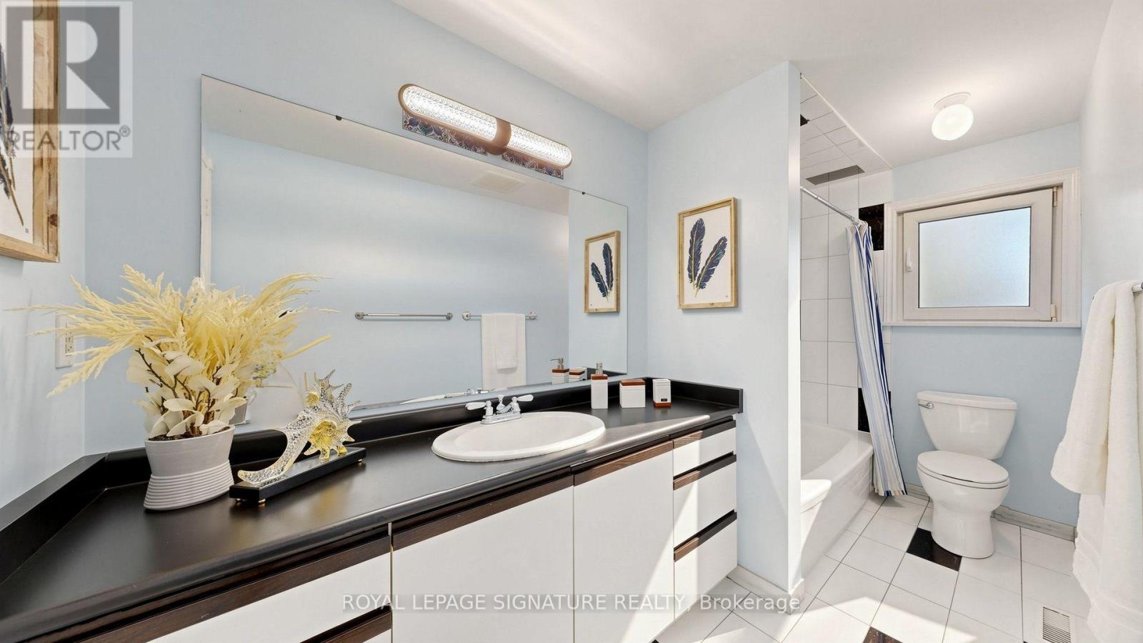 16 Meyer Circle Property Photo 14