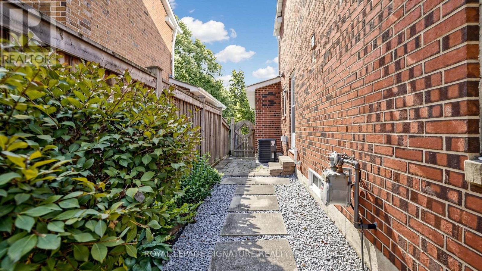 16 Meyer Circle Property Photo 20