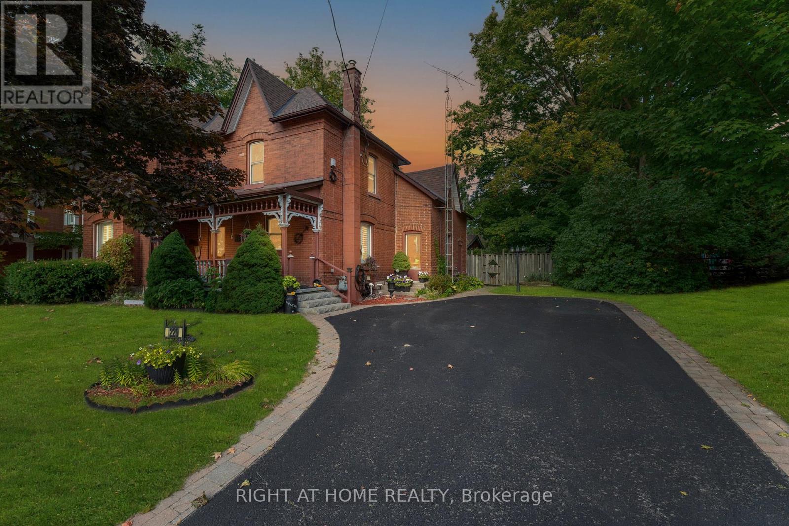 220 Barrie Street Property Photo 1