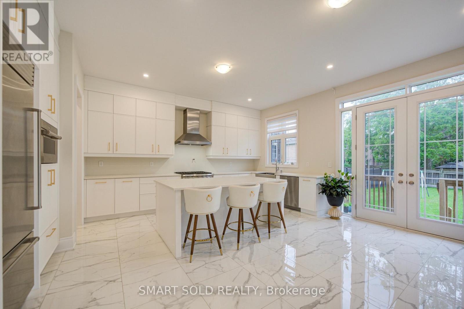 2 Menotti Drive Property Photo 15