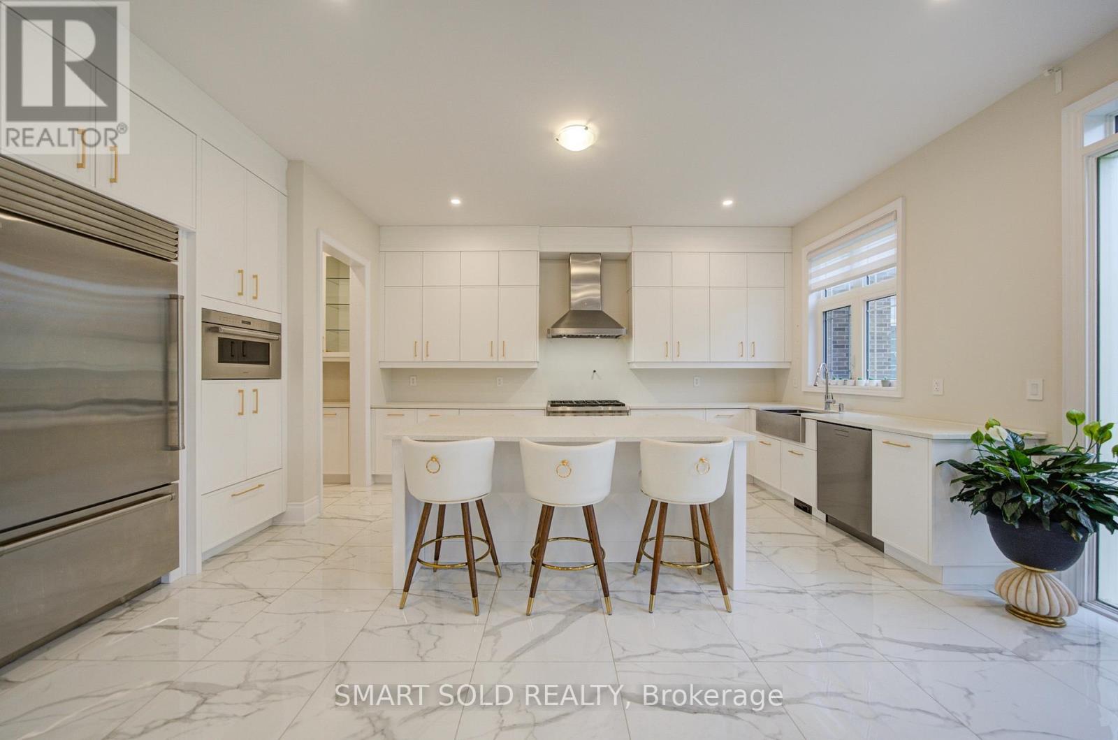 2 Menotti Drive Property Photo 16