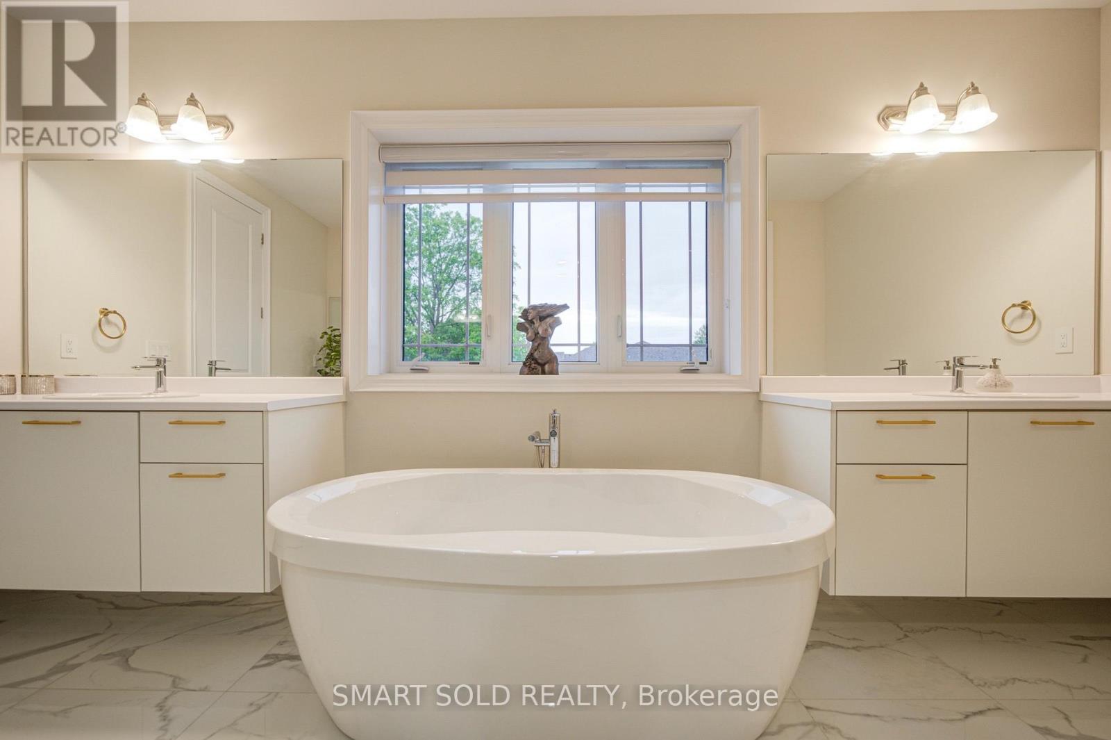 2 Menotti Drive Property Photo 32