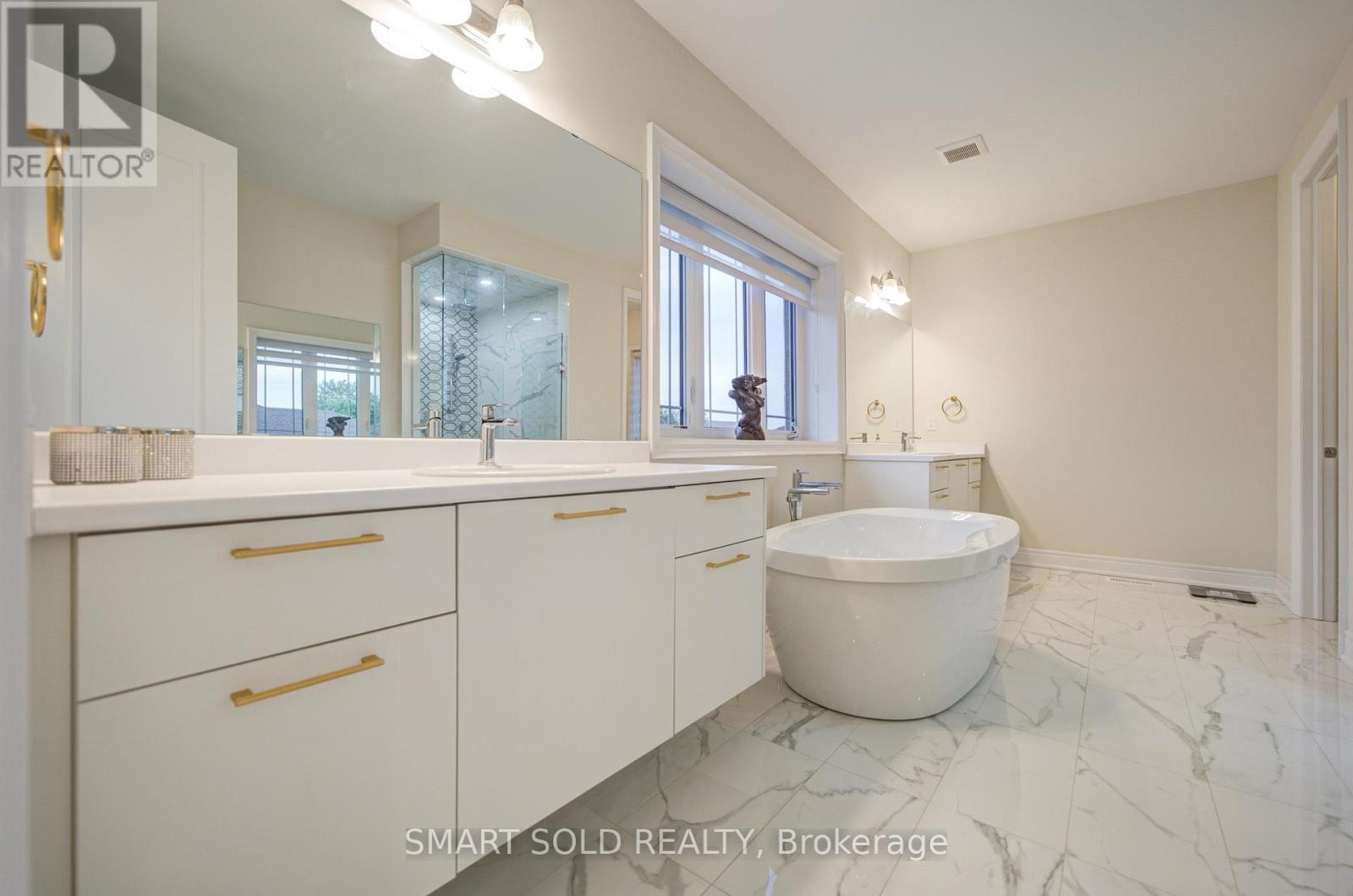 2 Menotti Drive Property Photo 33