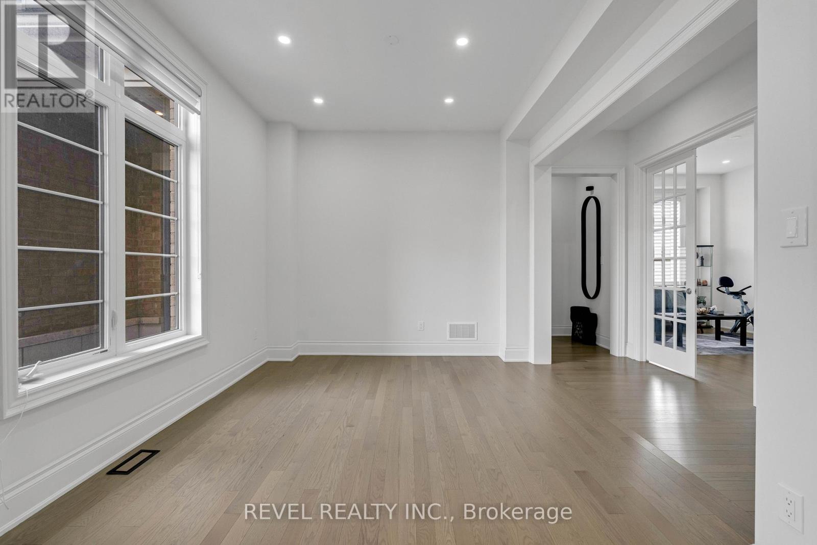 77 Marigold Boulevard Property Photo 12
