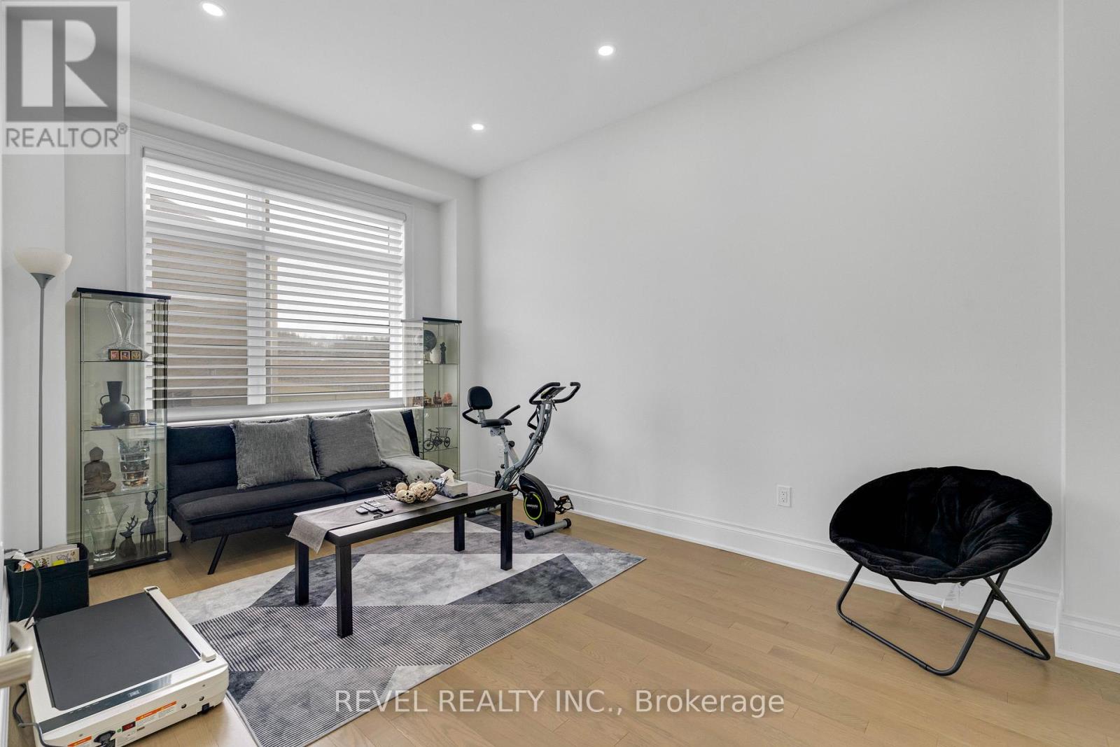 77 Marigold Boulevard Property Photo 13